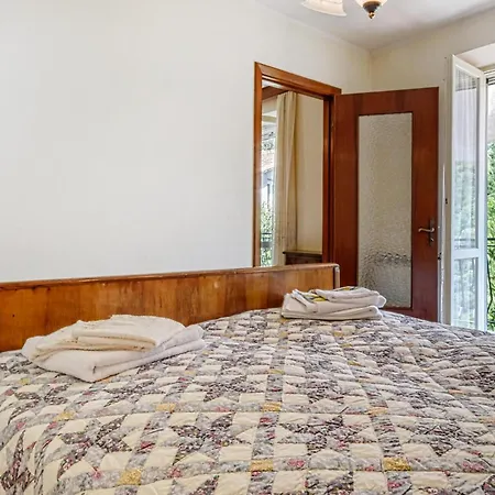 3 Bedroom Cozy Apartment In Ne