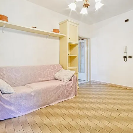 3 Bedroom Cozy Apartment In Ne * Не