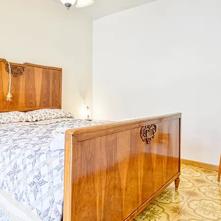 3 Bedroom Cozy Apartment In Ne